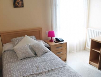 Dormitorio de la residencia universitaria de las Trinitarias en Bilbao